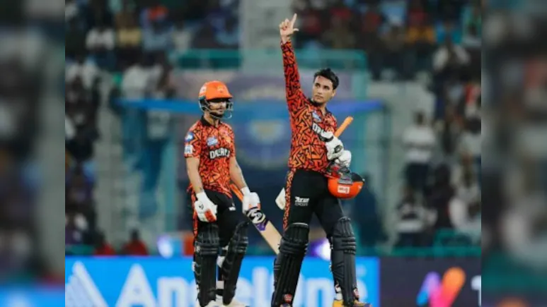 SRH vs LSG: अभिषेक शर्मा ने महारिकॉर्ड बनाकर दुनिया को चौंकाया, IPL में ऐसा धमाका करने वाले इकलौते भारतीय बल्लेबाज बने