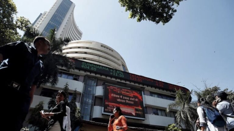 Stock Market Today: शेयर बाजार में भारी उतार-चढ़ाव, हल्की बढ़त के बाद सेंसेक्स-निफ्टी फिसला