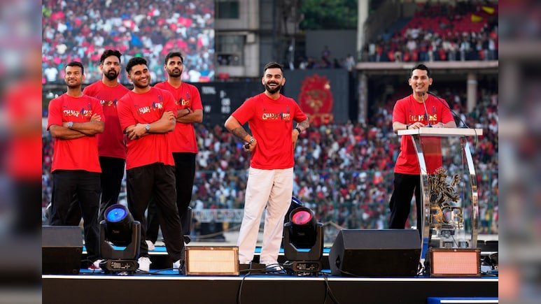 बेंगलुरु में भगदड़: बाहर फैन्स की 11 लाशें, अंदर जारी रहा जश्न… यह हंसी चुभती है