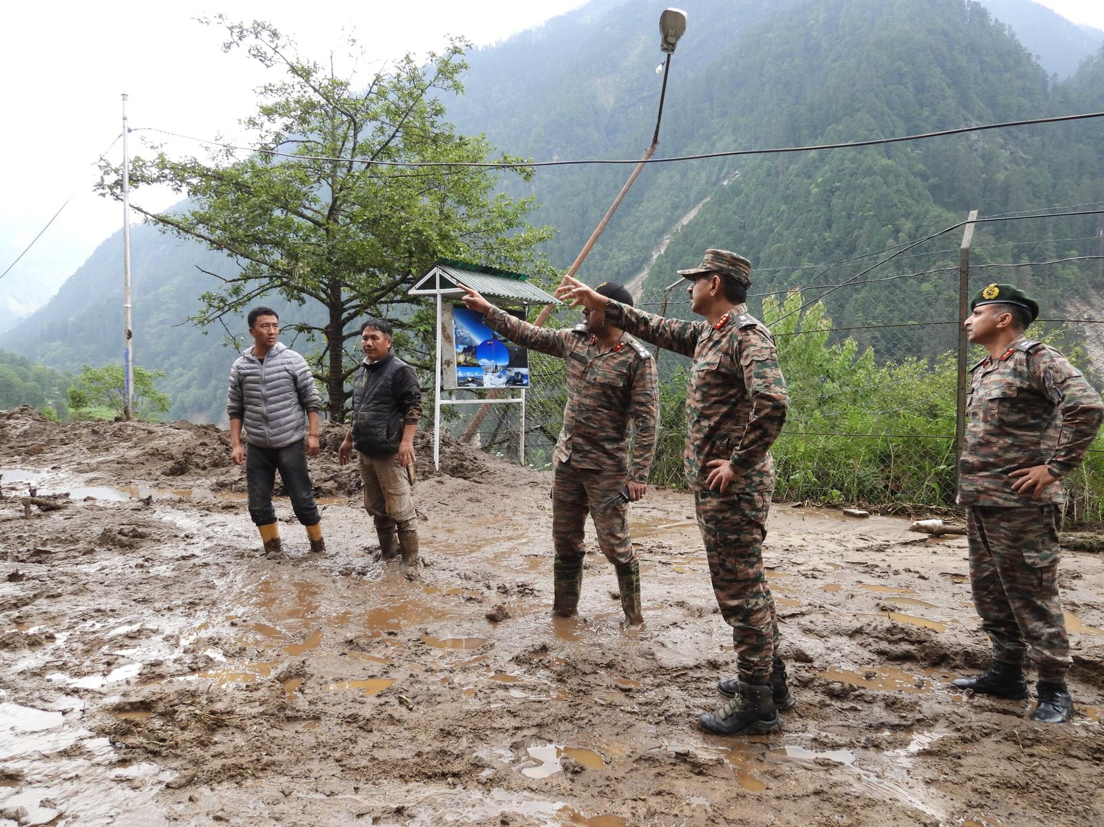 सिक्किम पर क्या गुजर रही, ये खौफनाक तस्वीरें बता रही पूरी कहानी