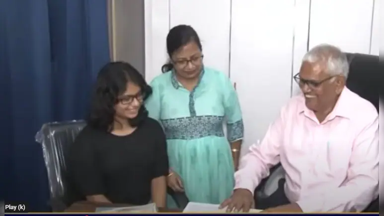सीखने की कोई उम्र नहीं होती… 71 साल के दादा जी ने पोती के साथ पढ़ाई कर पास की CA की परीक्षा