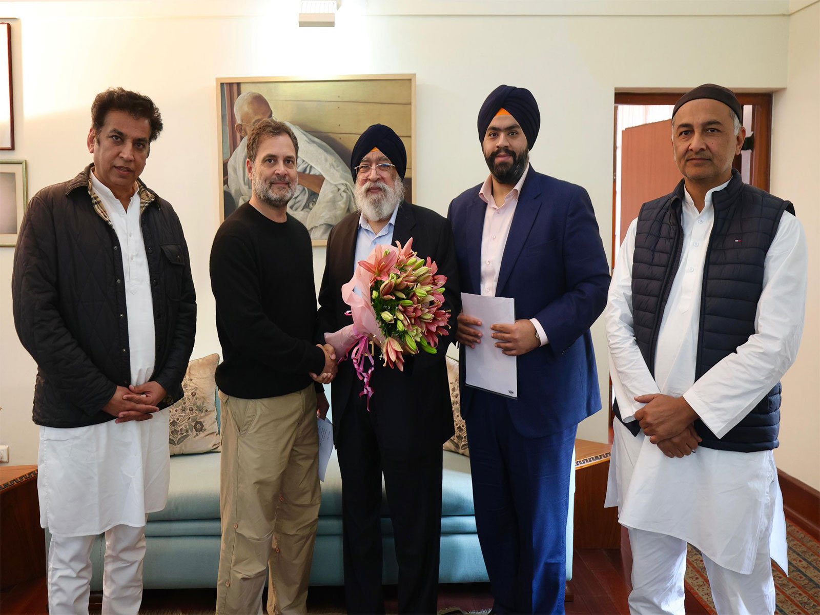 Lok Sabha Leader of Opposition Rahul Gandhi met H.S. Sarna on