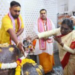 President Droupadi Murmu offer prayers at Danghati Temple in Mathura