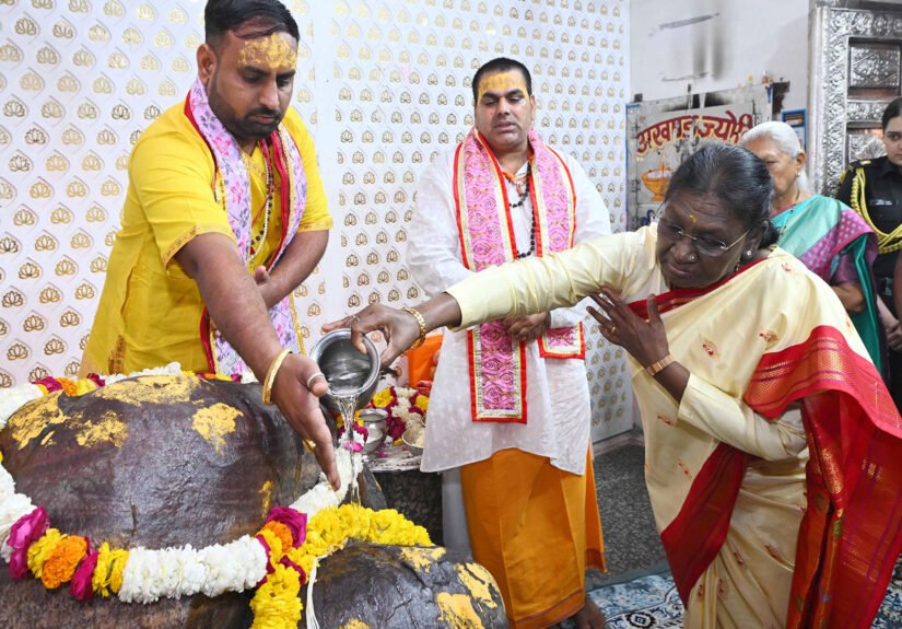 President Droupadi Murmu offer prayers at Danghati Temple in Mathura