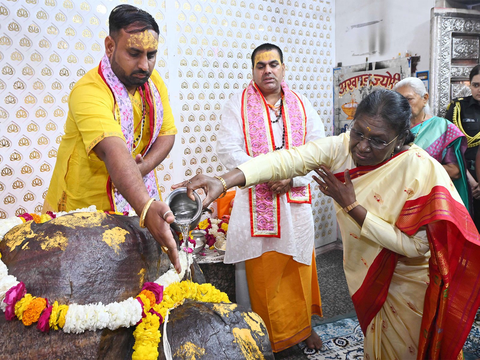 President Droupadi Murmu offer prayers at Danghati Temple in Mathura