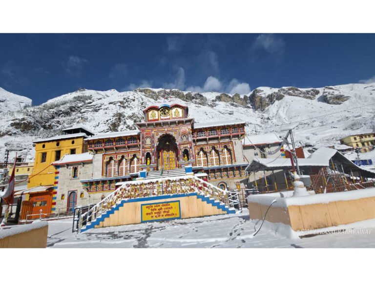 Shri Badrinath Dham wrapped in thick blanket of snow