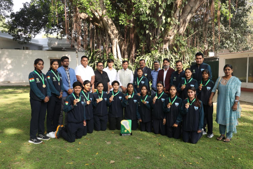Sports Minister Mansukh Mandaviya with Lacrosse teams
