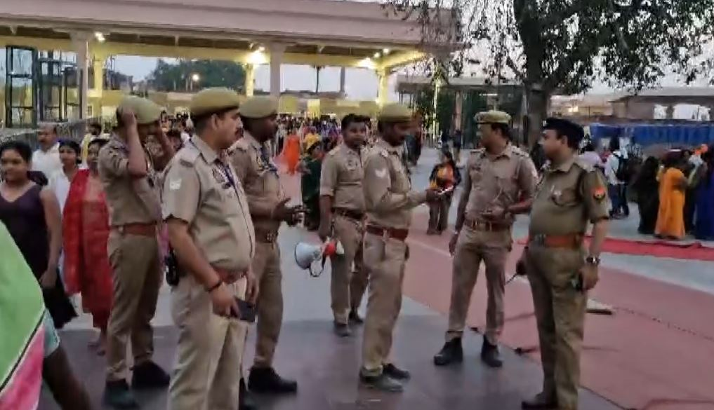 Devotees throng Shri Ram Janmbhoomi Temple to offer prayers