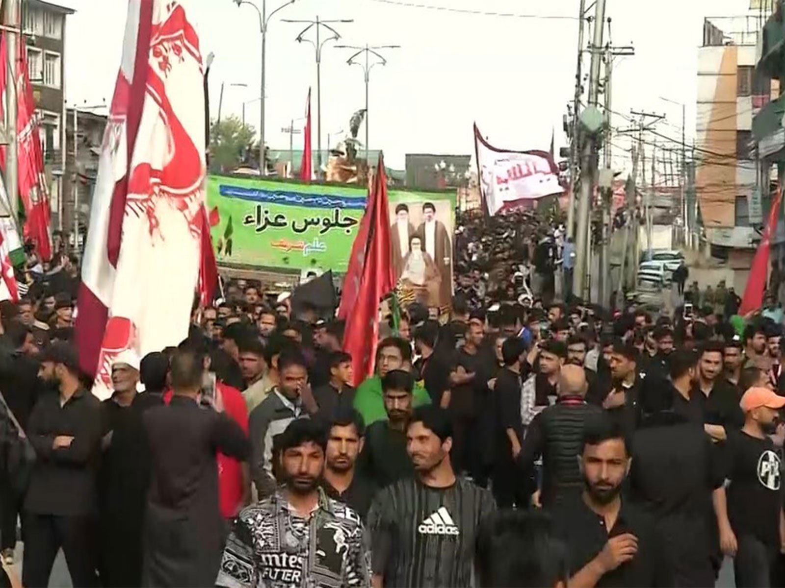 J-K: Thousands Join 8th Muharram Procession in Srinagar Amid Tight Security Arrangements 8th Muharram Procession in Srinagar