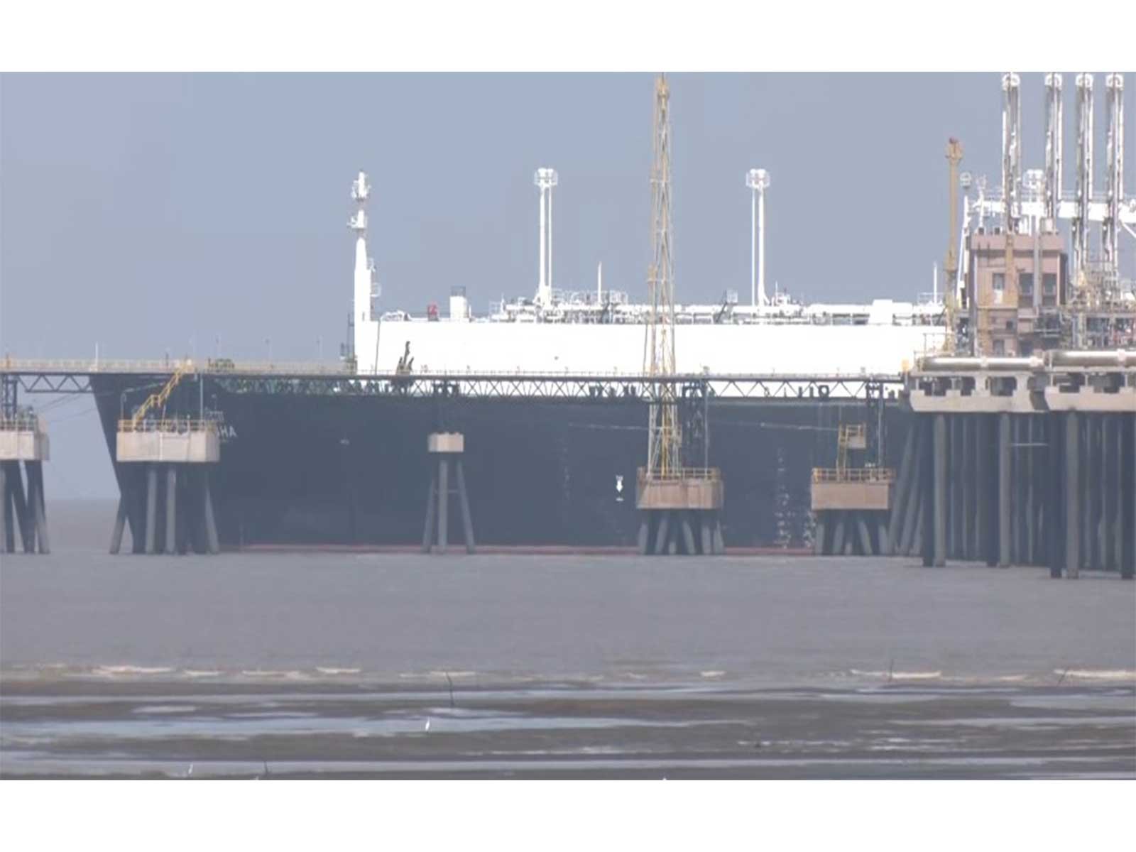 LNG Carrier Disha Arrives at Dahej Port After Safe Strait of Hormuz Transit with 62,370 MT LNG Cargo LNG Carrier Disha