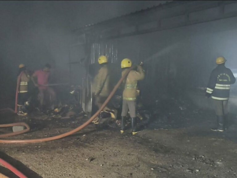 Tamil Nadu Match Factory Fire: Massive Blaze Near Kazhugumalai Destroys Machinery and Raw Materials Worth ₹1 Crore Tamil Nadu Match Factory Fire